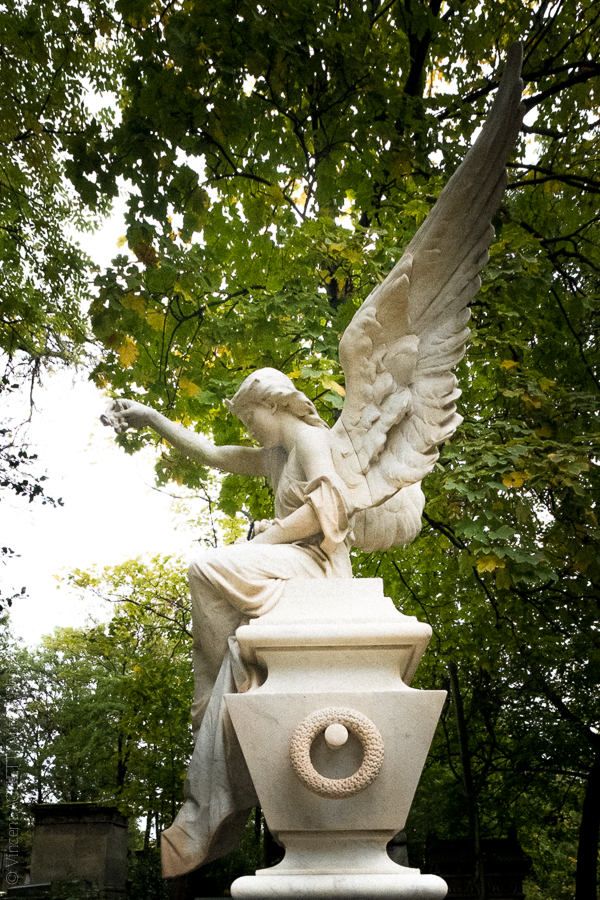 Statue de Cyprien Godebski posée sur la tombe d'Enrico Tamberlick ténor italien.