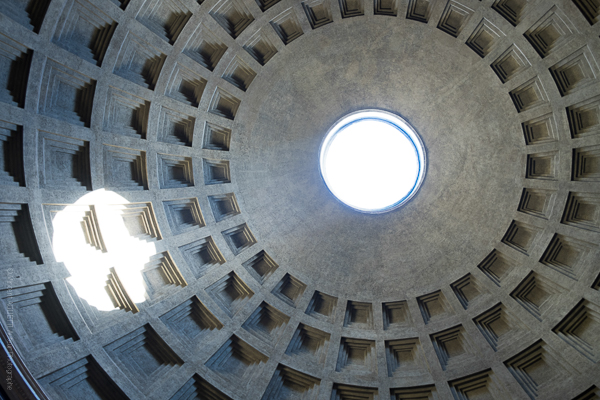 Panthéon. La coupole intérieure du Panthéon de Rome.