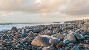 Galets Humides.La mar&eacute;e descendante apr&egrave;s l'orage.