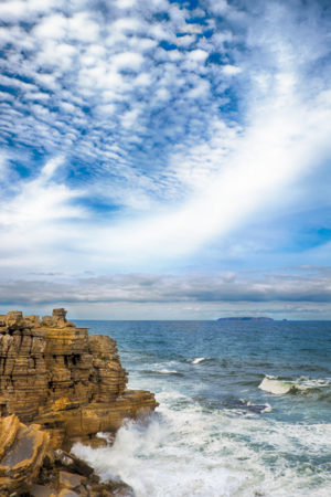 A l'Ouest. Décor de la côte portugaise entre Nazaré et Peniche.