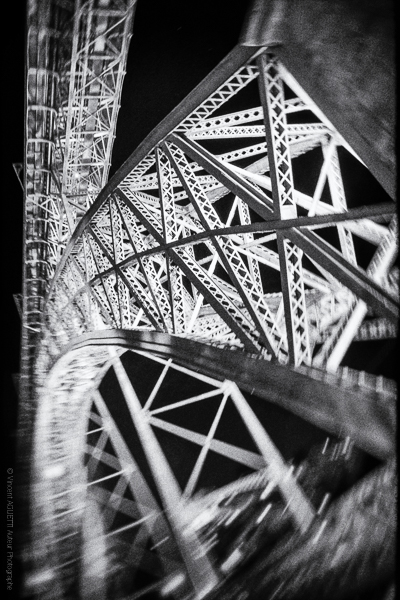 Géant de Fer. Le pont Dom Luis à Porto. Réalisation de Gustave Eiffel