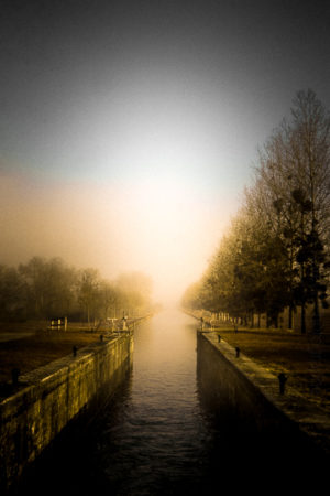 L'ECLUSE, sur le Canal de Bourgogne entre brume et soleil les saisons s'installent.- La Boutique Caméra Singulier.