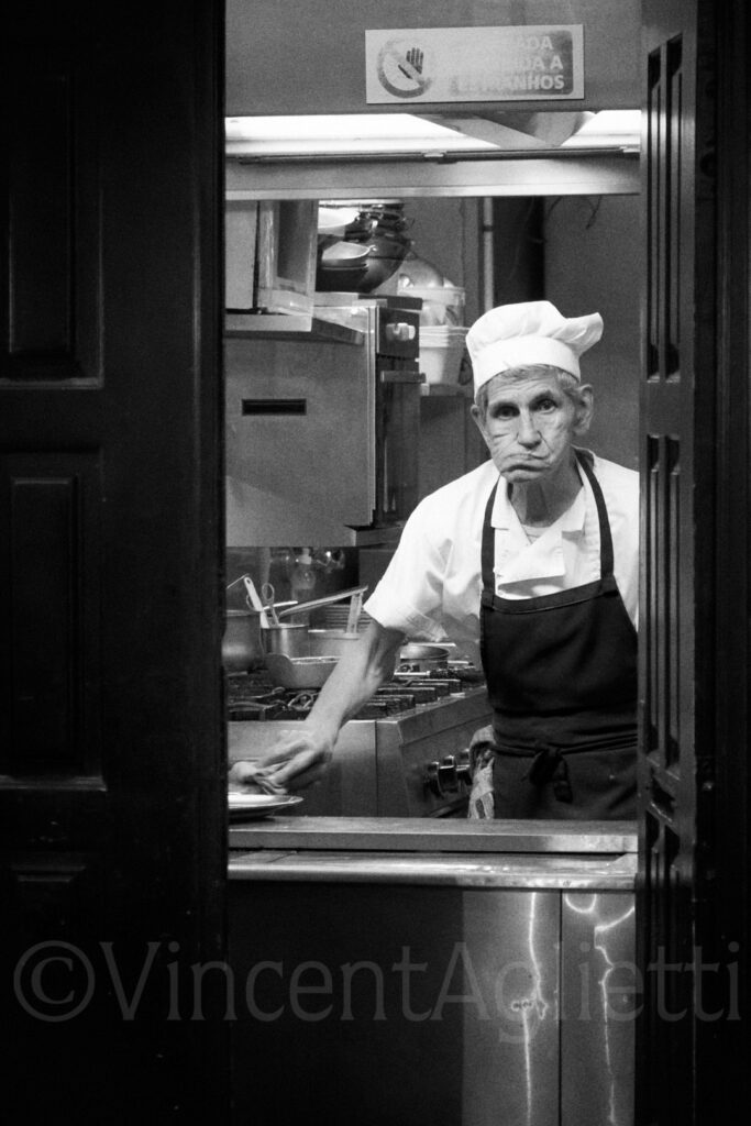 Portrait de Mickey, cuisinier dans le quartier du Chiado à Lisbonne.